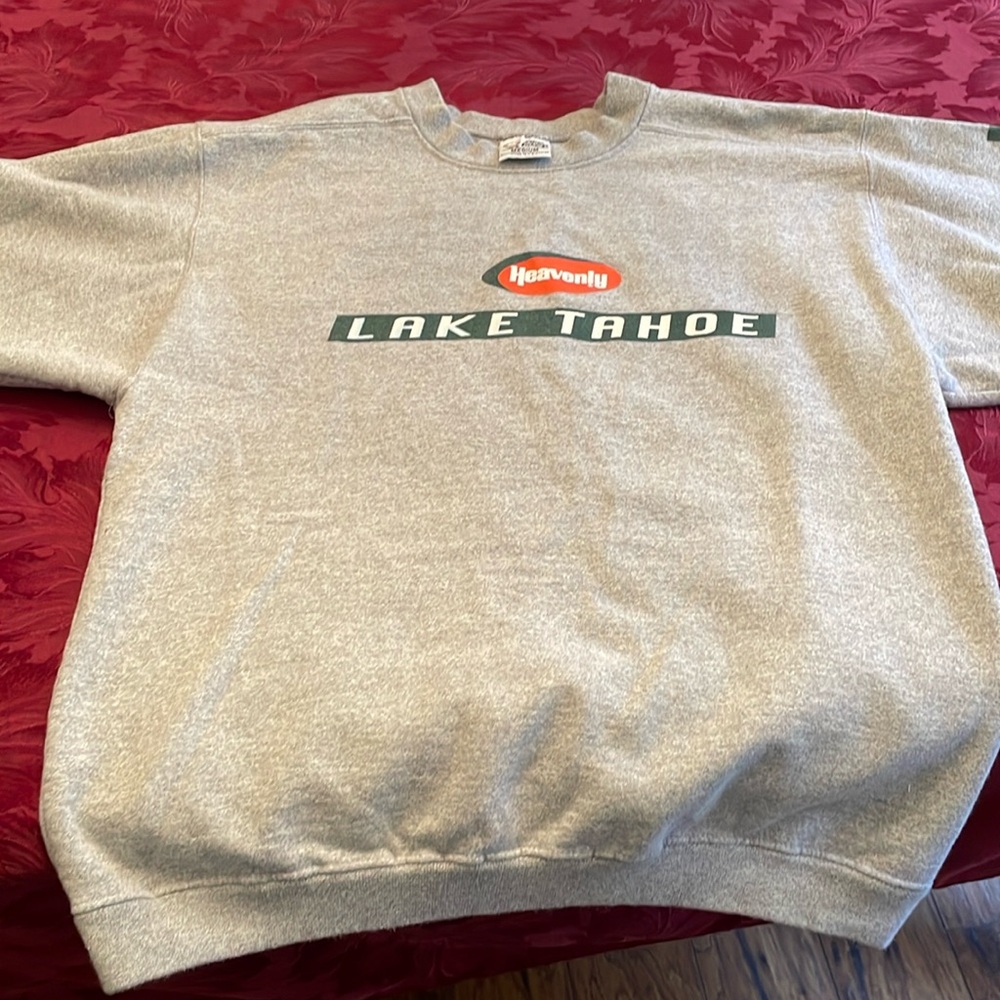 Men’s sweatshirt size Medium from Heavenly Lake Tahoe ski resort.